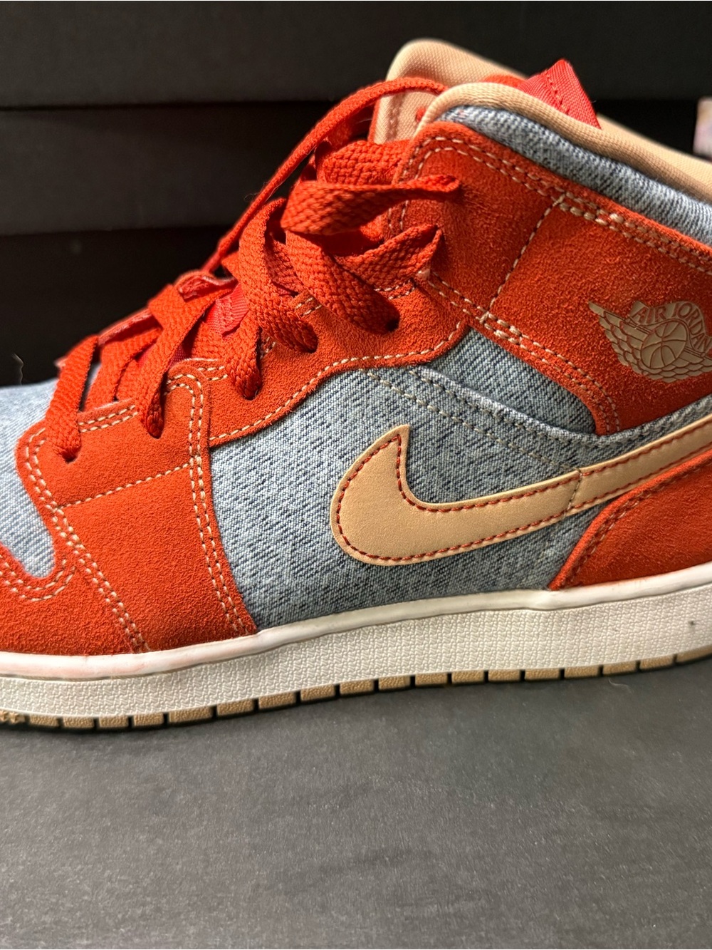 Air Jordan 1 Mid SE 'Denim Red'